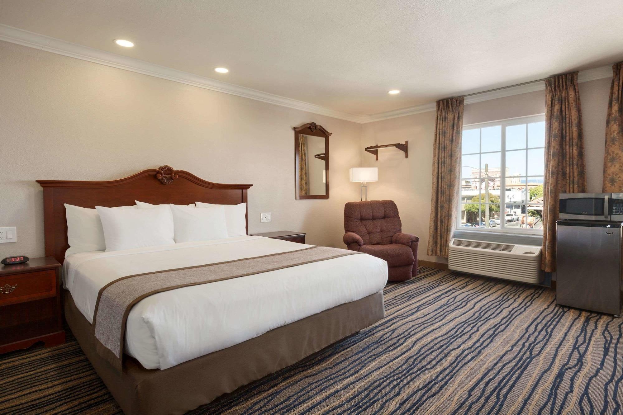 Days Inn By Wyndham Eureka Ca Екстериор снимка