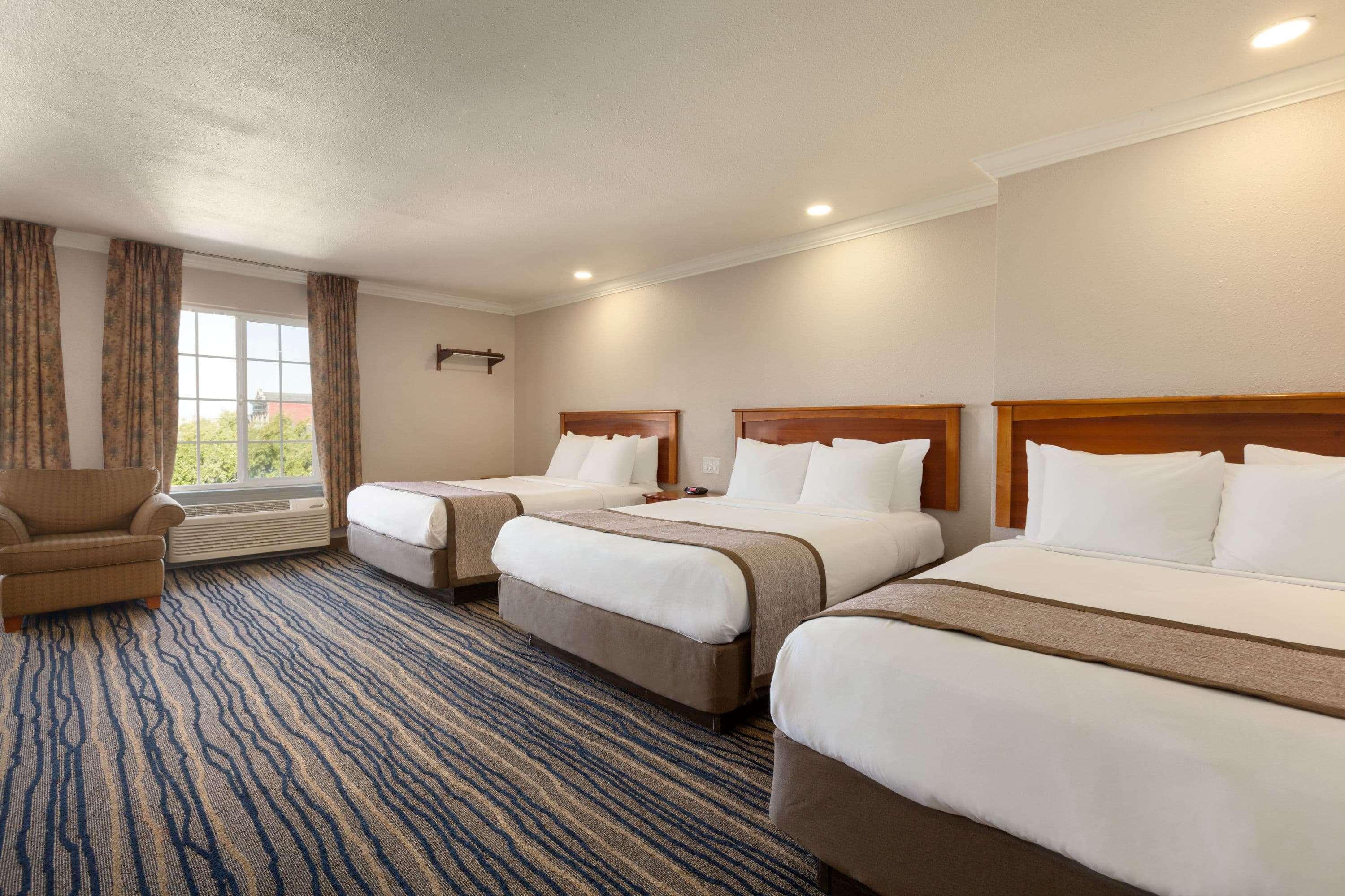 Days Inn By Wyndham Eureka Ca Екстериор снимка