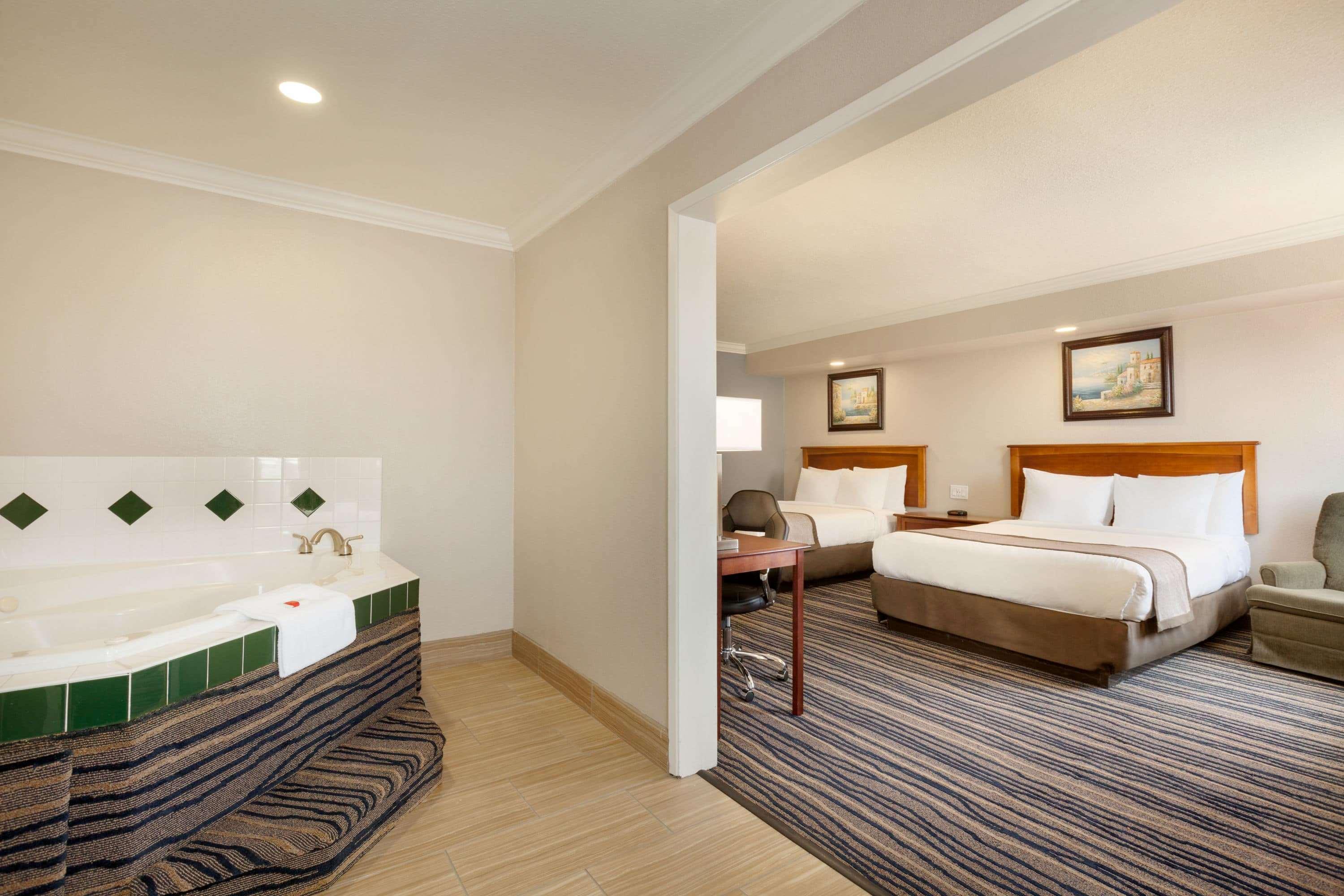 Days Inn By Wyndham Eureka Ca Екстериор снимка