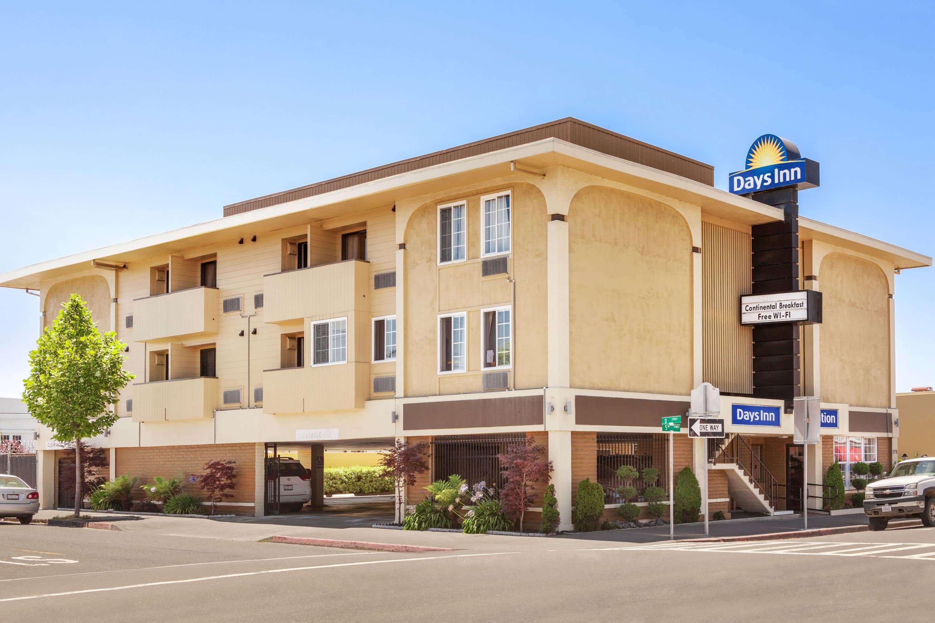 Days Inn By Wyndham Eureka Ca Екстериор снимка