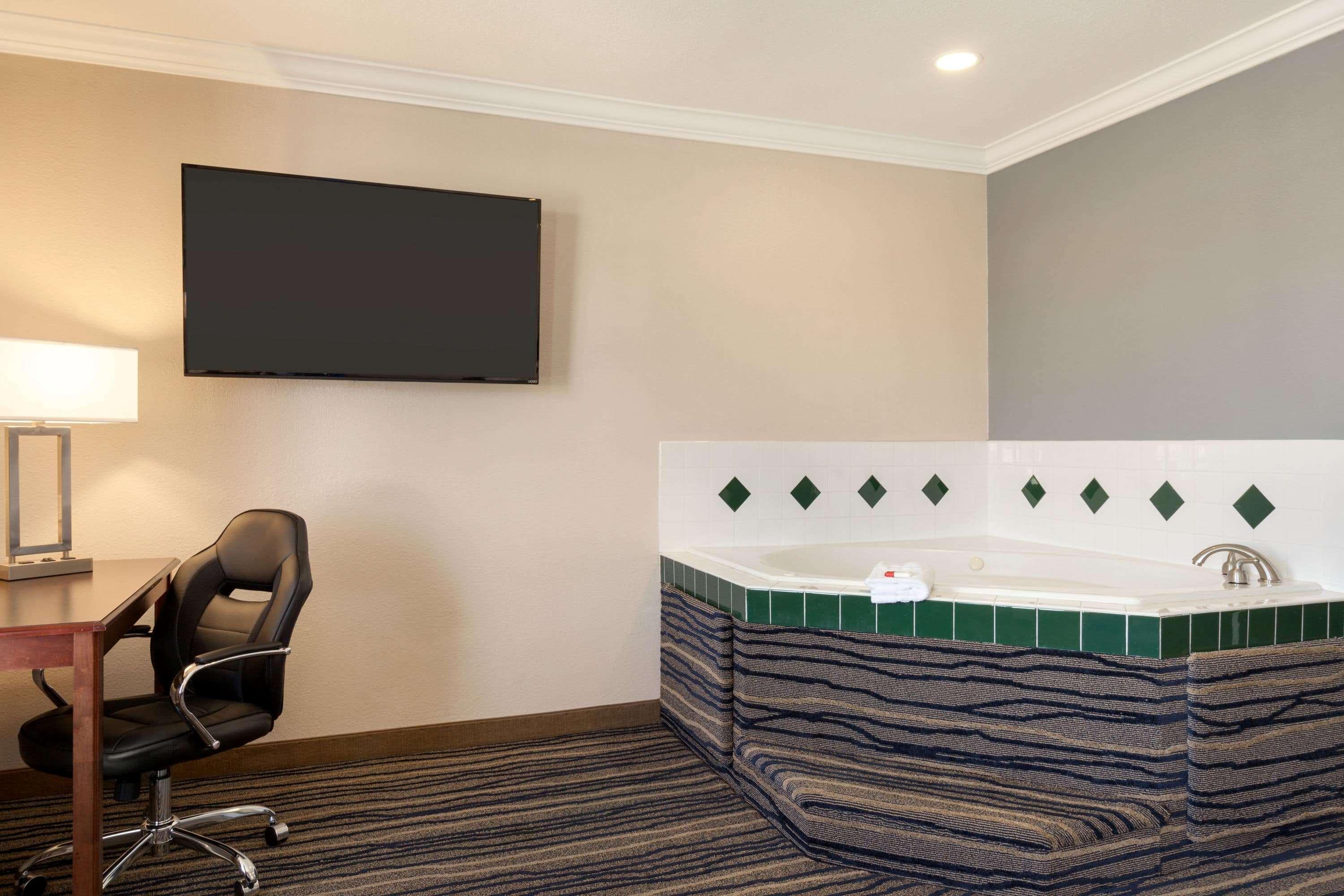 Days Inn By Wyndham Eureka Ca Екстериор снимка
