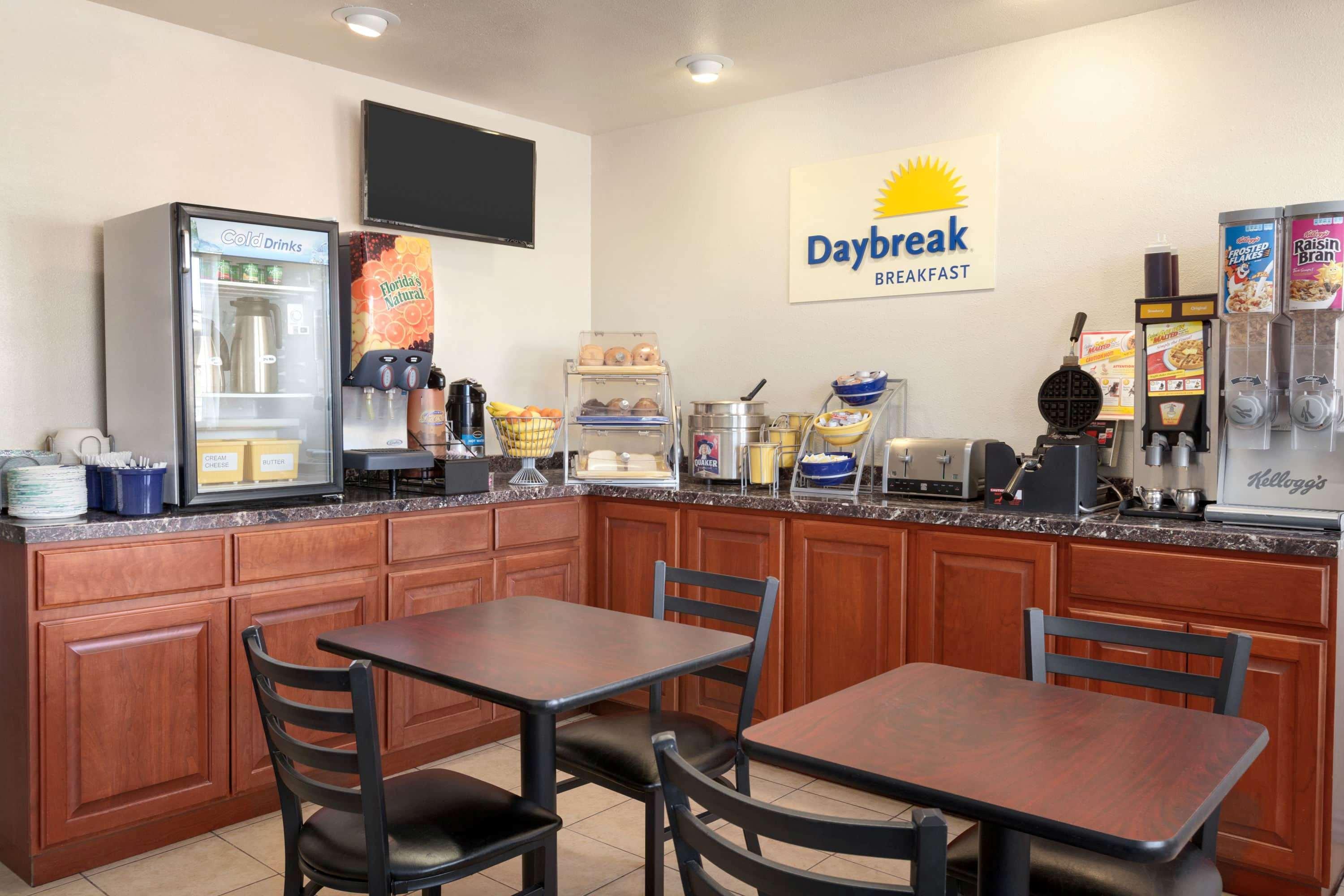 Days Inn By Wyndham Eureka Ca Екстериор снимка