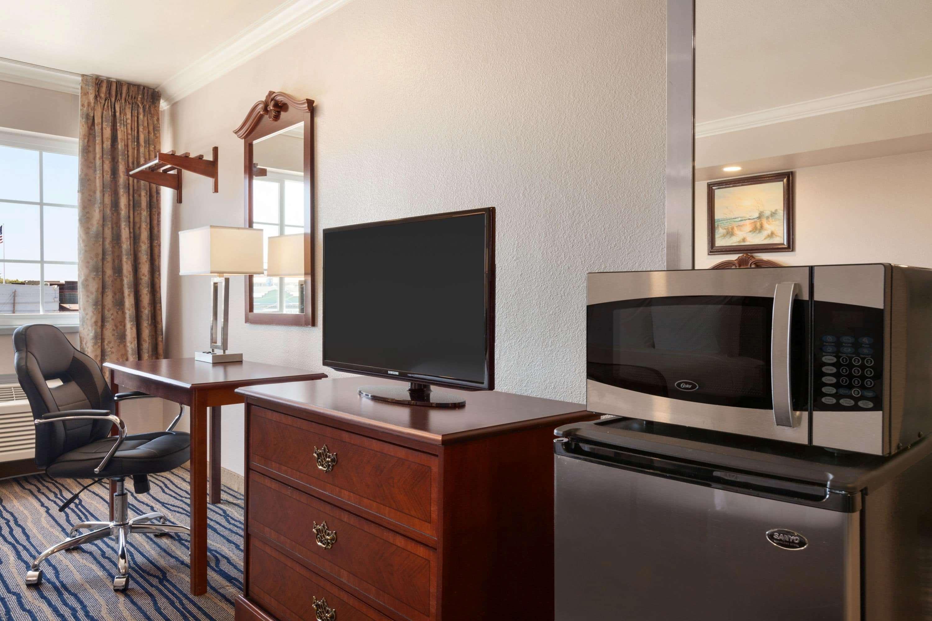 Days Inn By Wyndham Eureka Ca Екстериор снимка