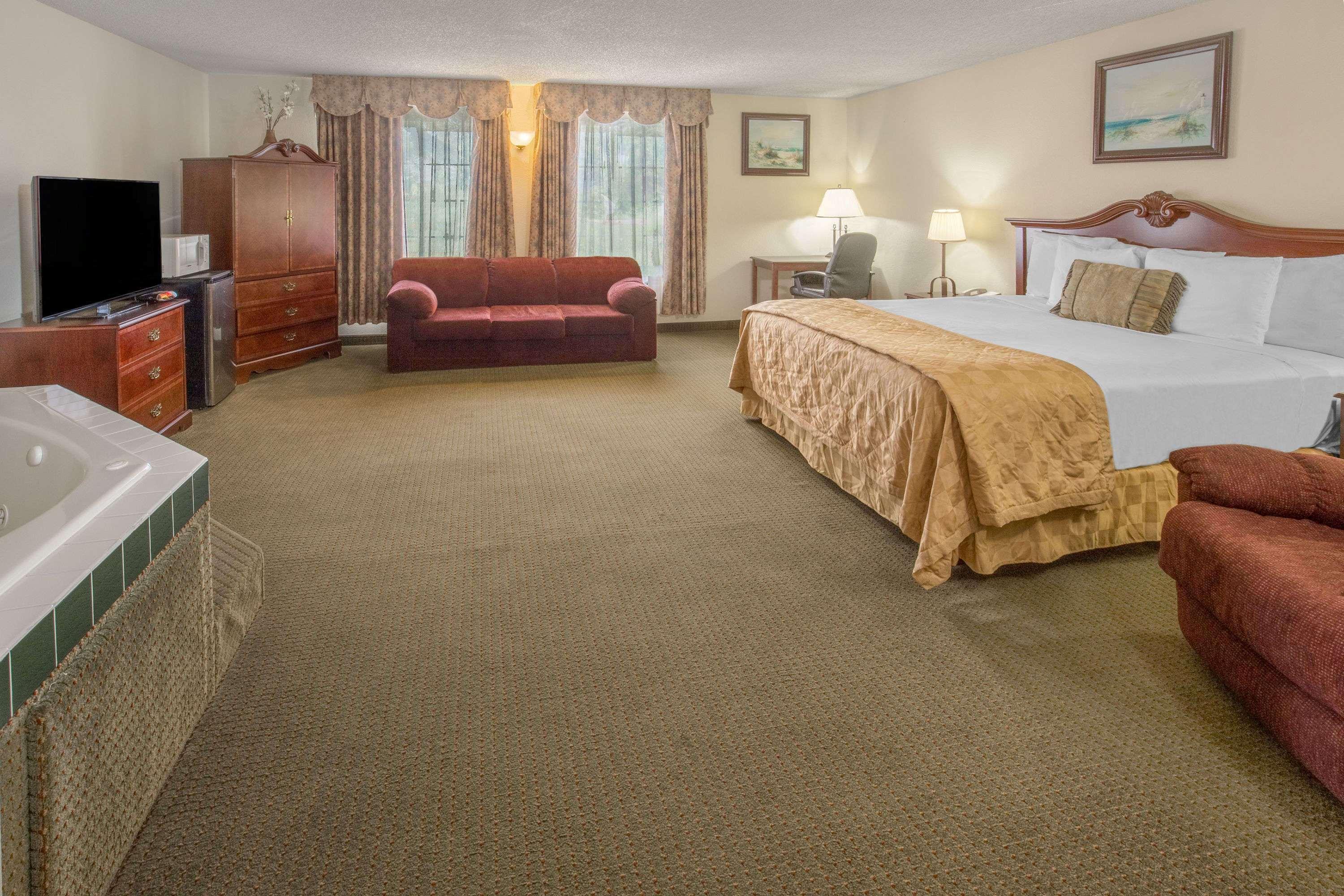 Days Inn By Wyndham Eureka Ca Екстериор снимка