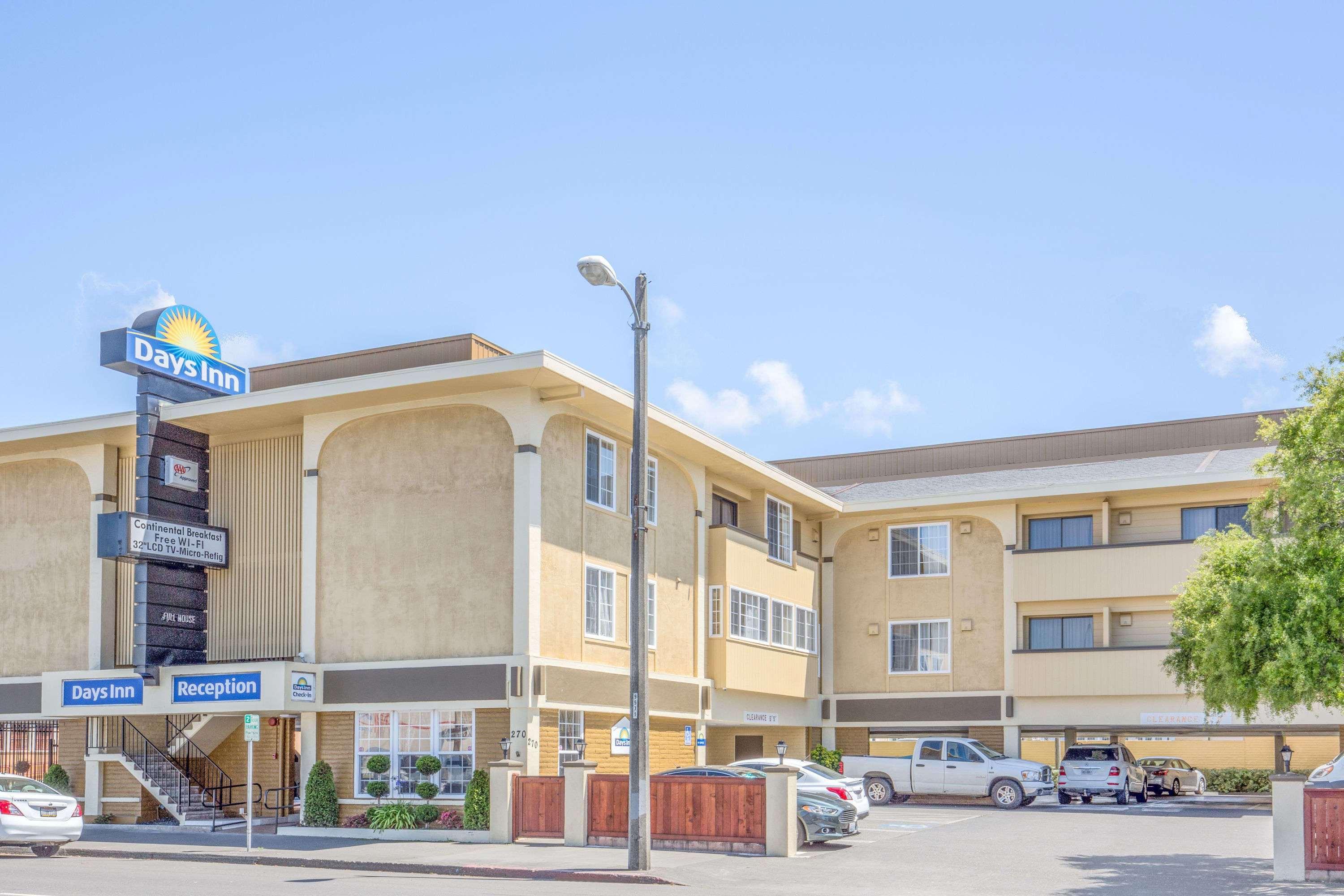 Days Inn By Wyndham Eureka Ca Екстериор снимка