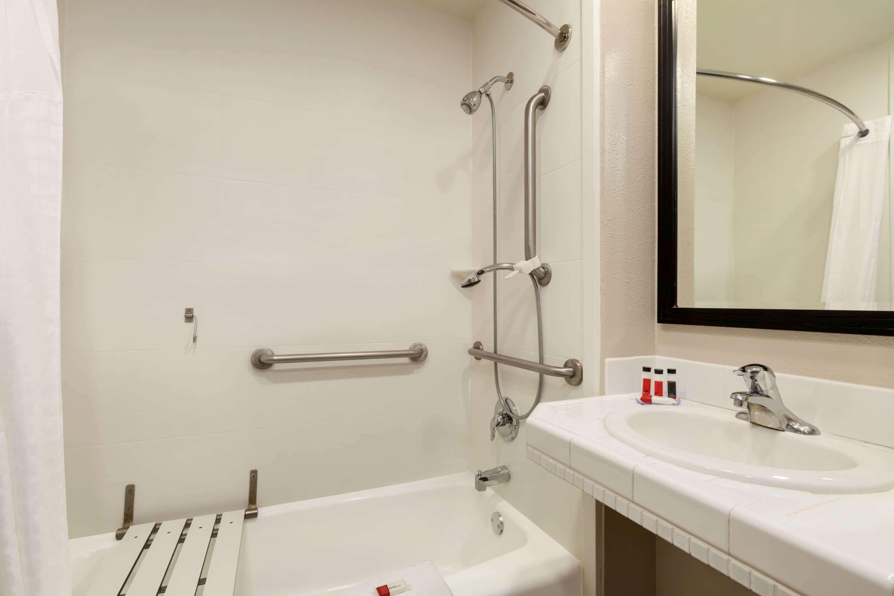 Days Inn By Wyndham Eureka Ca Екстериор снимка
